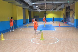 篮球队训练视频训练基本功视频